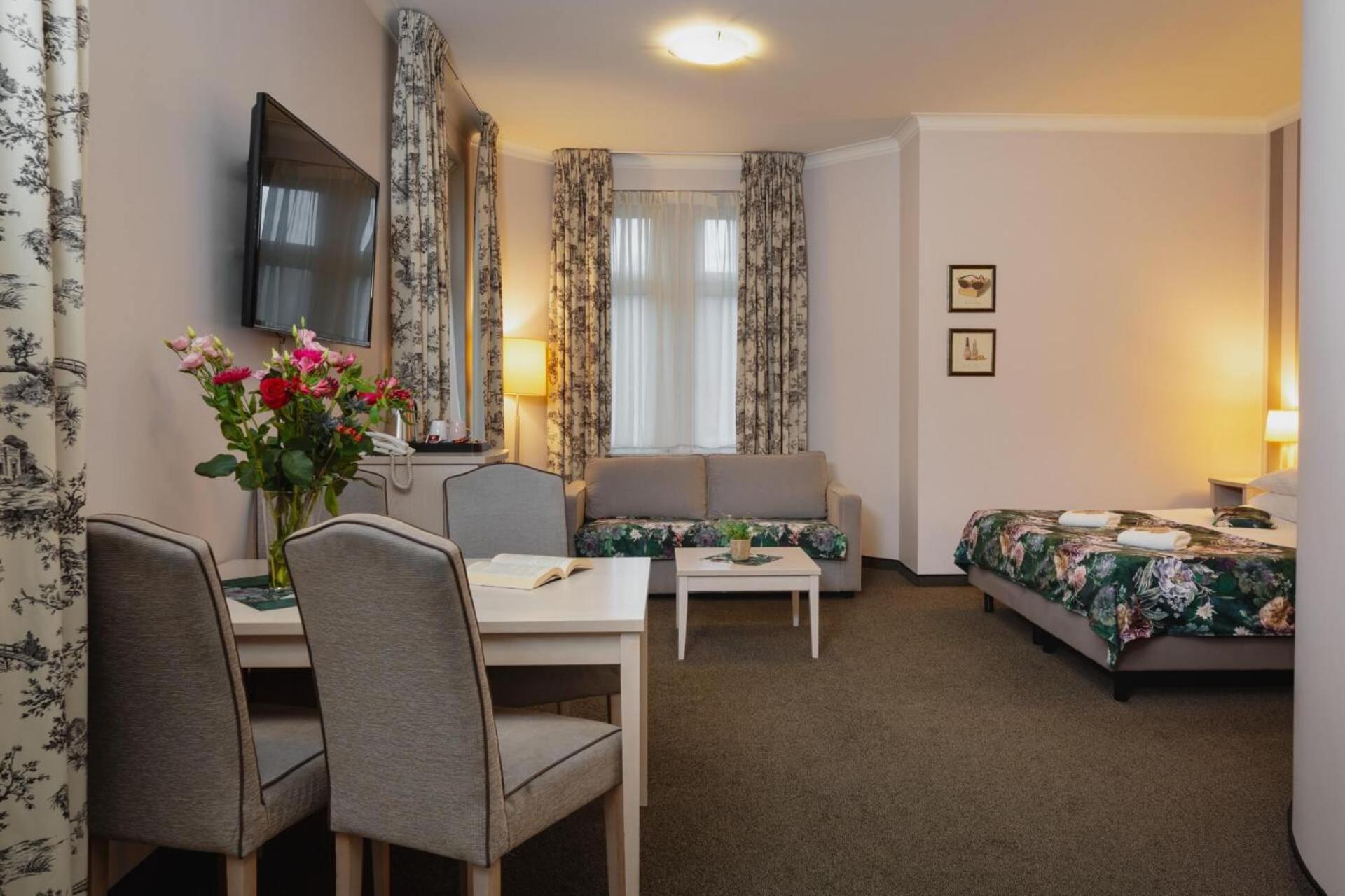 Hotel Amalia Kudowa-Zdrój Esterno foto