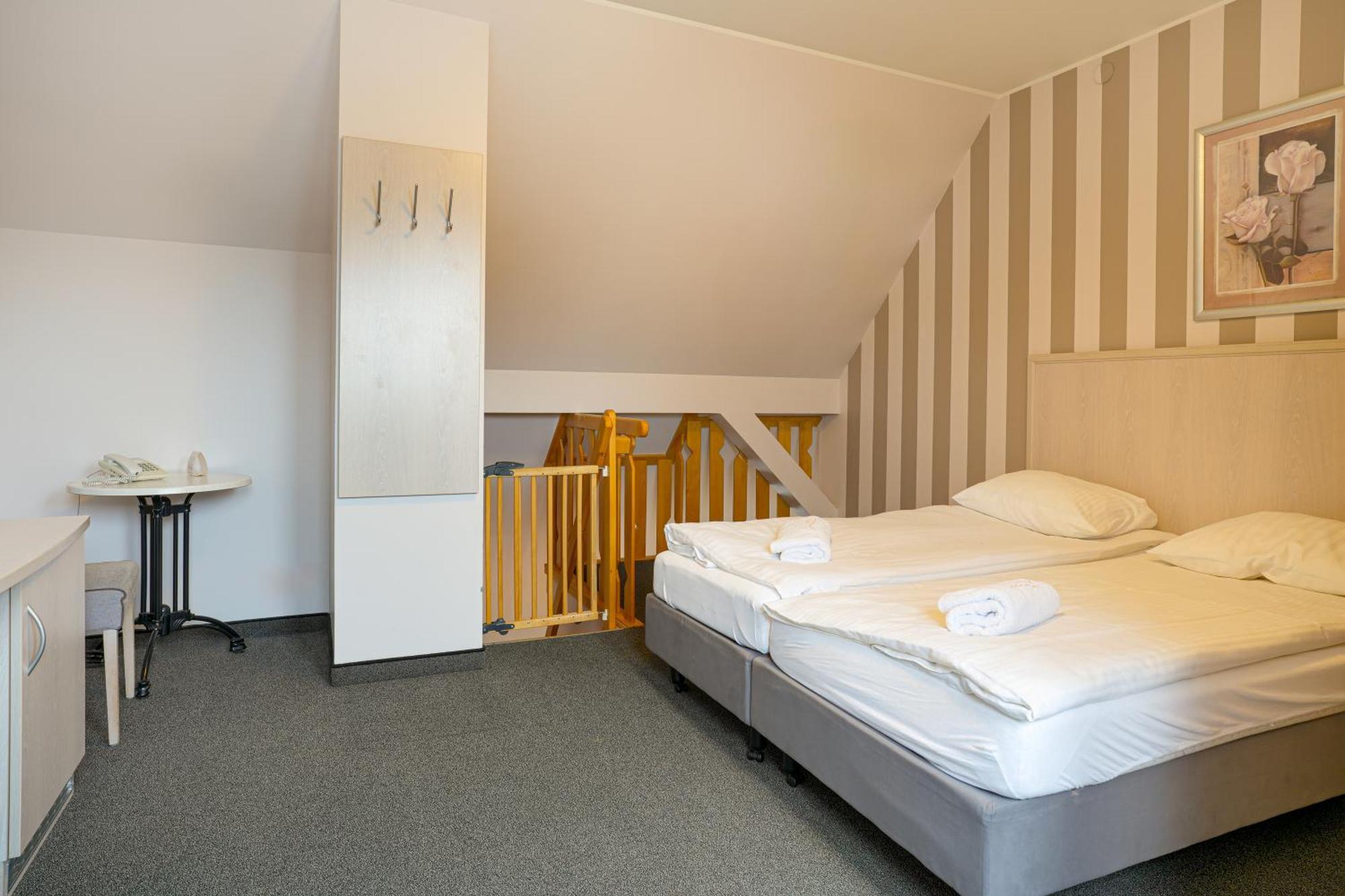 Hotel Amalia Kudowa-Zdrój Esterno foto